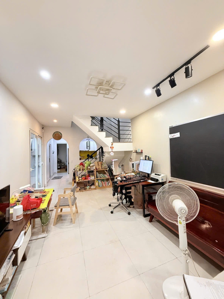 CẠNH ÔTÔ KHU VIP TÂN SƠN NHÌ TÂN PHÚ GIÁP TÂN BÌNH, HƠN 60M2 2 TẦNG 3PN(1PN DƯỚI ĐẤT), HOÀN CÔNG ĐỦ, TẶNG NỘI THẤT, CHỈ 5.1 TỶ TL.