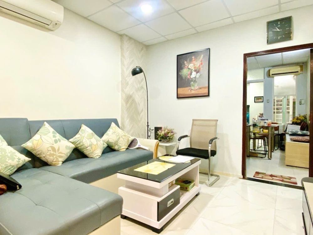 Mặt tiền trước nhà khá lớn, hẻm nhựa sạch sẽ, khu...