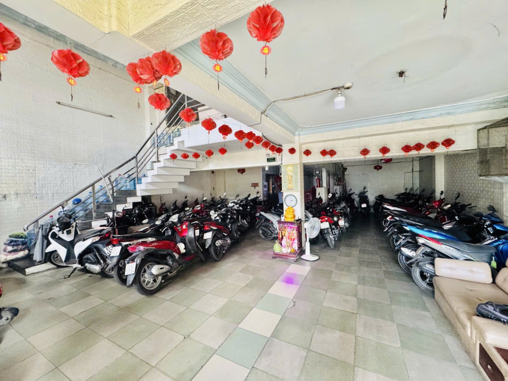 Toà nhà cho thuê siêu lợi nhuận. Mặt tiền thụt...