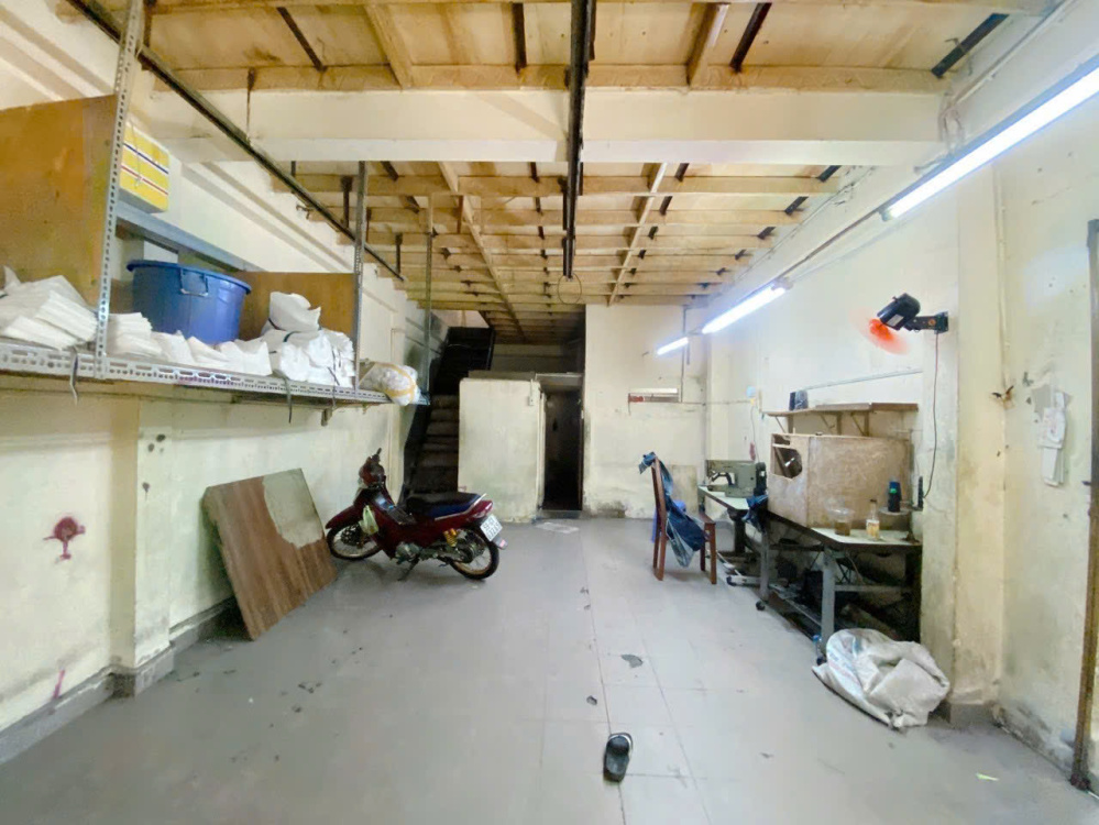 [ TÂN BÌNH ] Lạc Long Quân - NHÀ CỦ THÍCH HỢP XÂY MỚI - HẺM Ô TÔ VÀO NHÀ - CÁCH 10M RA ĐƯỜNG XE TẢI. DT: 4.2/4.8 x 13 - Giá 7 tỷ 5 TL