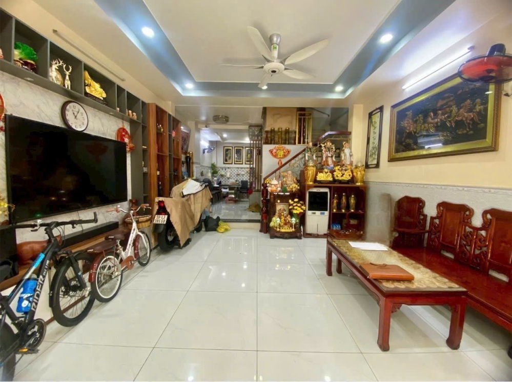 [ TÂN BÌNH ] Cộng Hoà - Hiện trạng nhà chủ đang ở, còn mới khá đẹp mua về ở ngay.