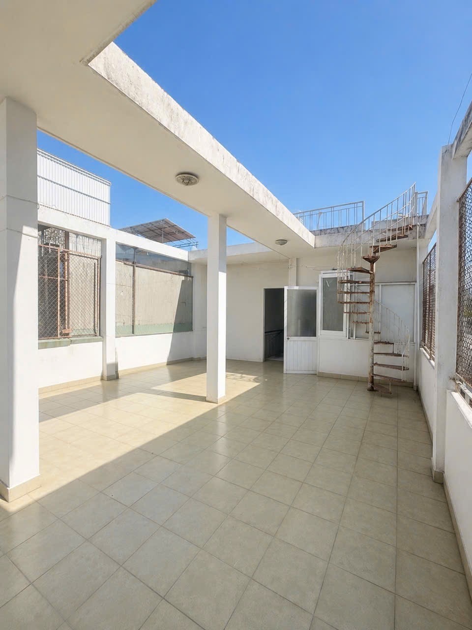 HẺM XE TẢI PHẠM VĂN HAI - GẦN SÂN BAY - 122M2 - 3 TẦNG - 2 CĂN 2 SỔ.