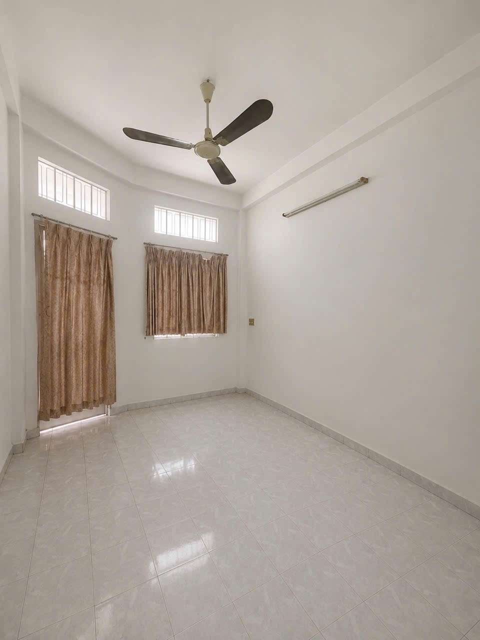 HẺM XE TẢI PHẠM VĂN HAI - GẦN SÂN BAY - 122M2 - 3 TẦNG - 2 CĂN 2 SỔ.