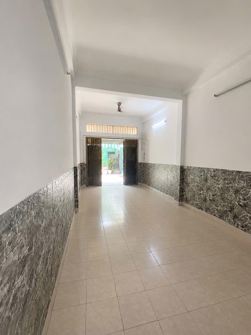HẺM XE TẢI PHẠM VĂN HAI - GẦN SÂN BAY - 122M2 - 3 TẦNG - 2 CĂN 2 SỔ.