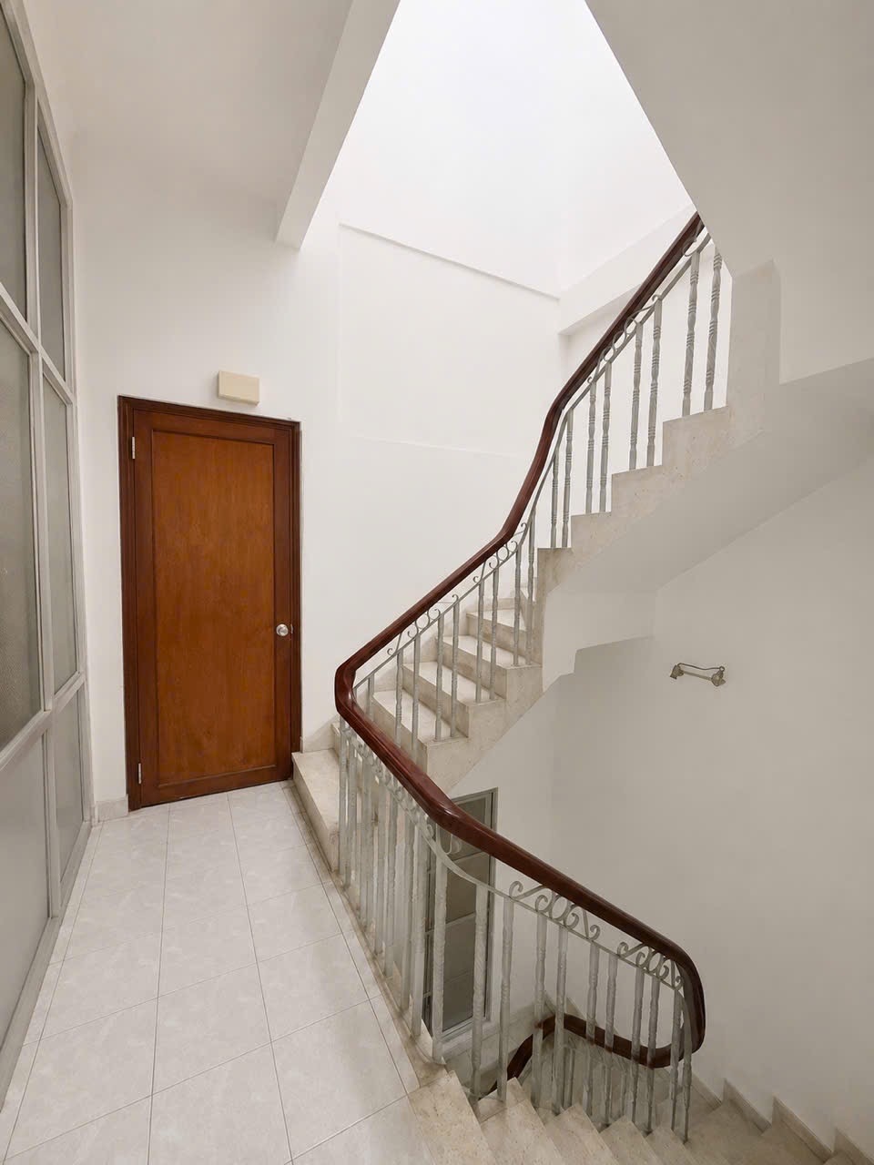 HẺM XE TẢI PHẠM VĂN HAI - GẦN SÂN BAY - 122M2 - 3 TẦNG - 2 CĂN 2 SỔ.
